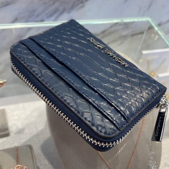 Michael Kors Women Medium Zip Around Card Case Coin Pouch Wallet Navy 
NWT - Picture 6 of 16